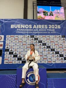 La Judoka Paula Aggollia en lo más alto del podio